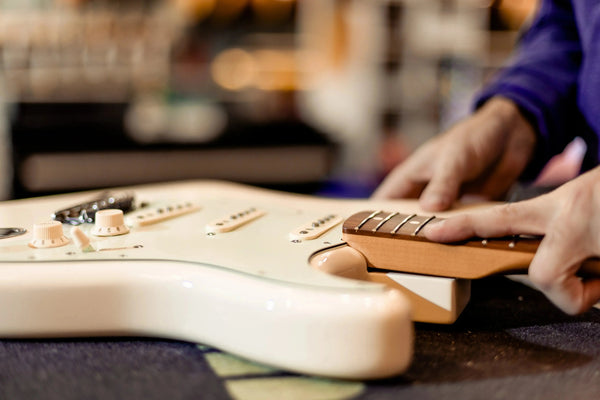 Comment entretenir sa guitare en été ? - Italie Musique