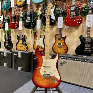 Guitare Fender Stratocaster Mexico Plus Top  Italie Musique
