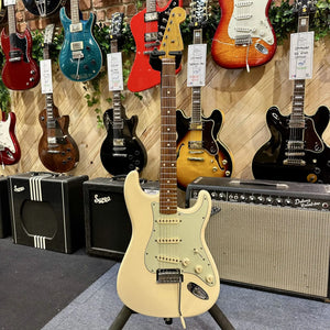 Guitare Fender Stratocaster Vintera 60s Modified  Italie Musique