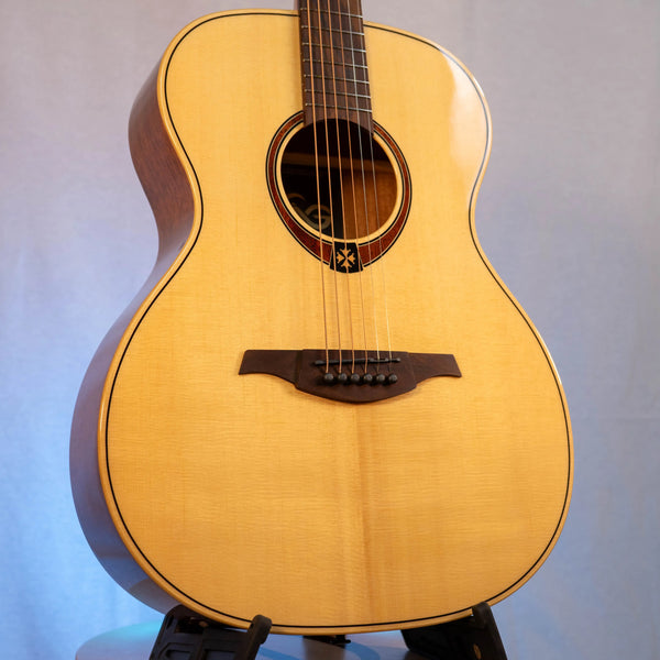 Guitare Lag Tramontane T88A